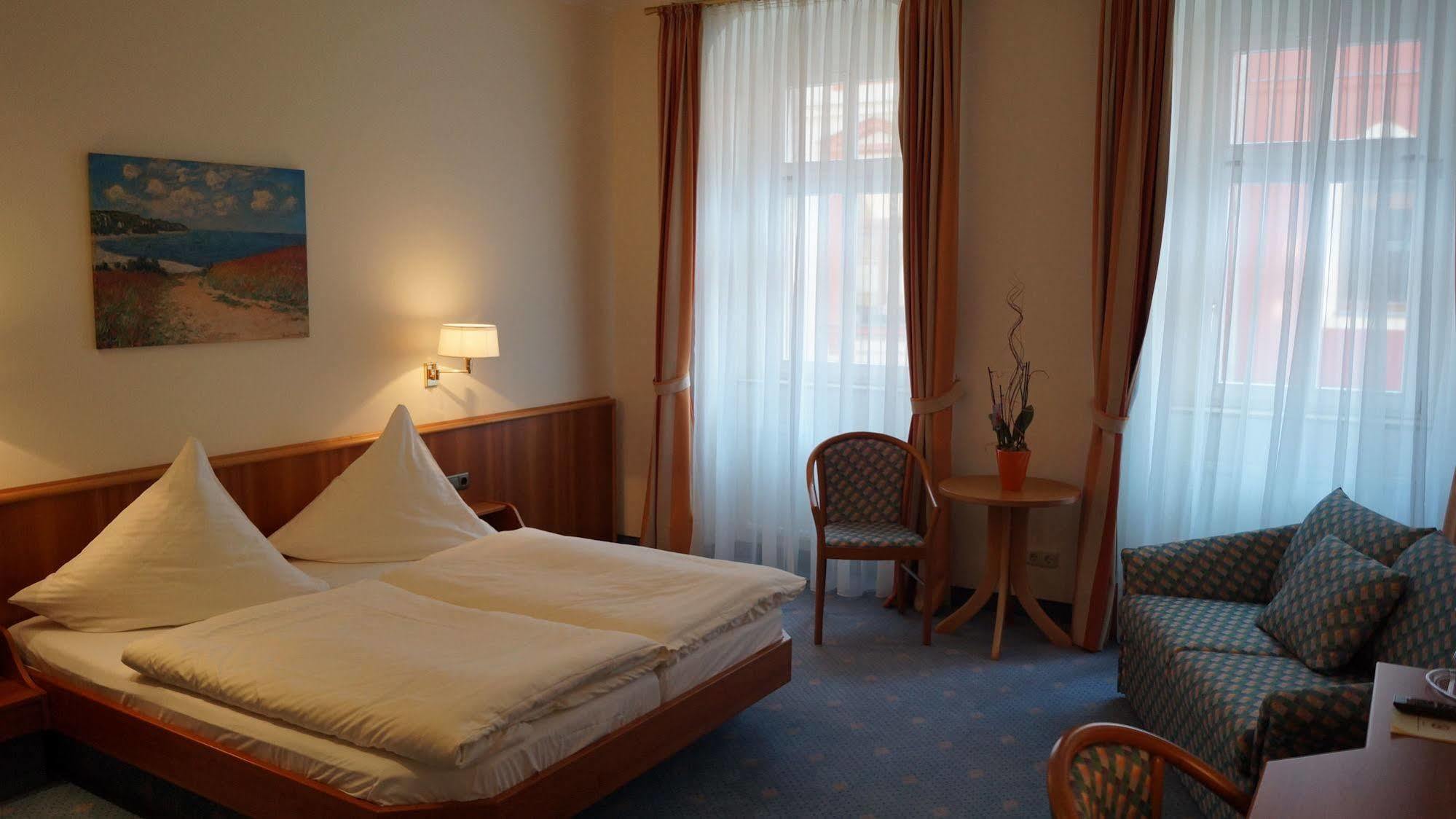 Hotel Goldener Loewe Waldheim Екстер'єр фото